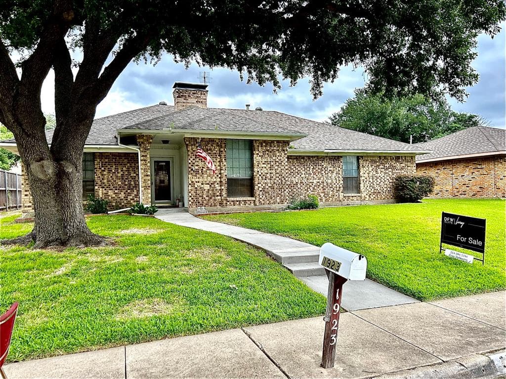 1923 Middle Glen Dr