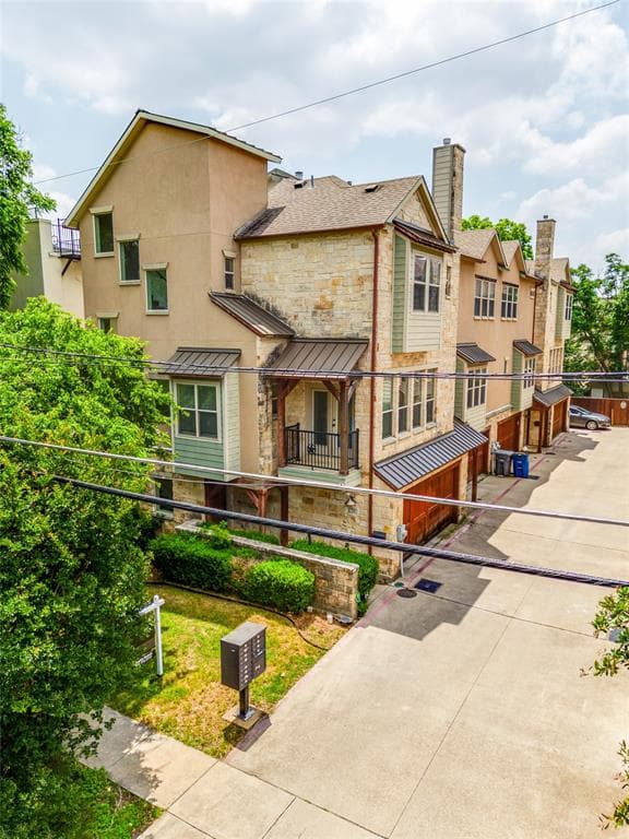 1726 Lewis Ct