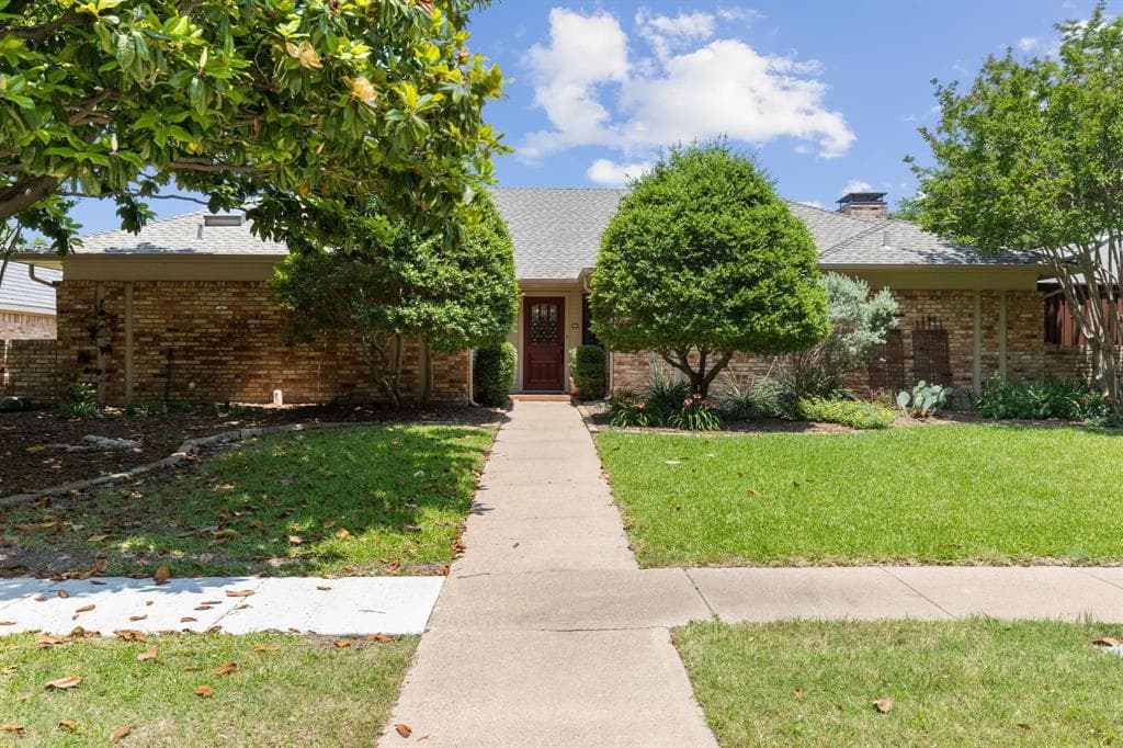 2207 Honeysuckle Dr