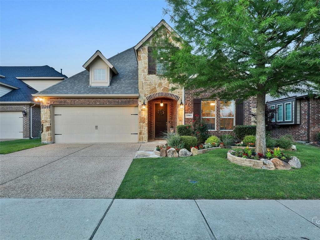 1304 Eastbrook Dr
