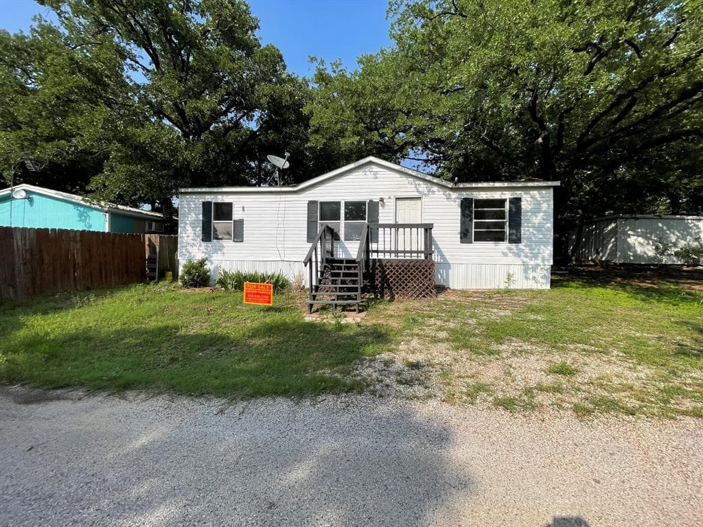 76 Live Oak St