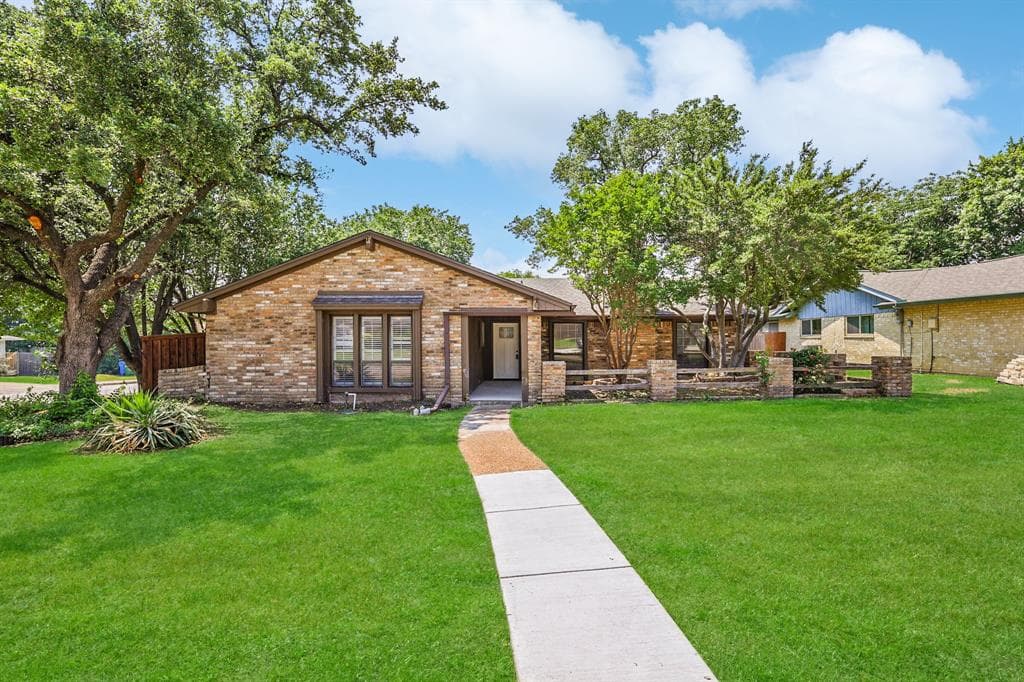2112 Northmoor Dr