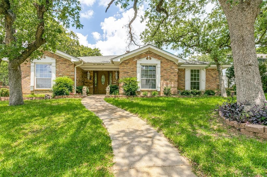 401 Chisholm Trl