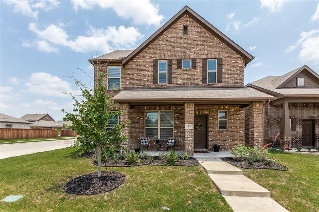 1904 Emilia Dr