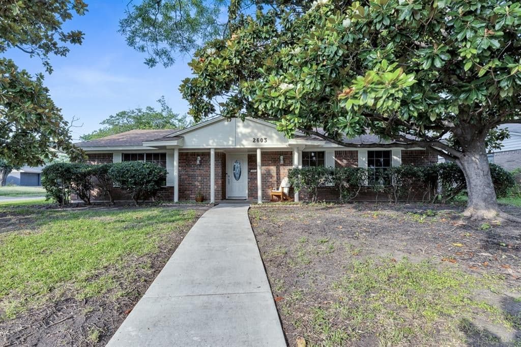 2603 Eastridge Dr