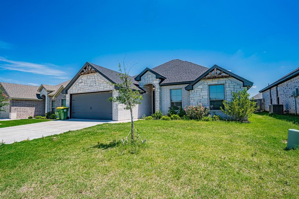 3315 Windcrest Dr