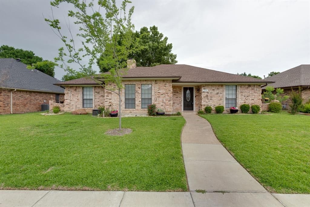 3114 Queenswood Ln