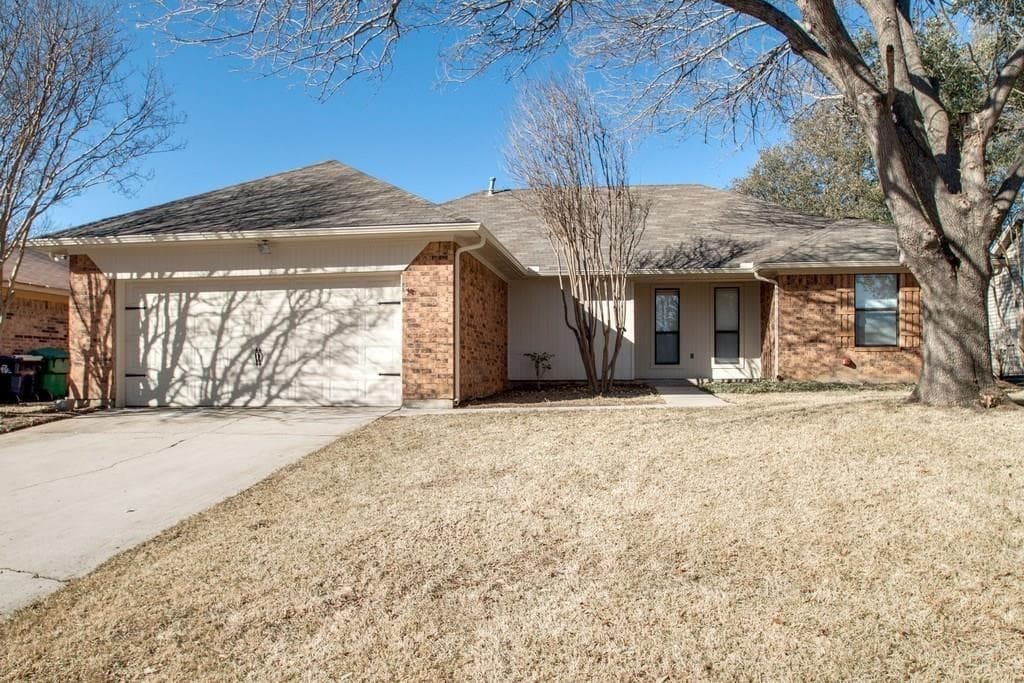 2221 Parkside Dr