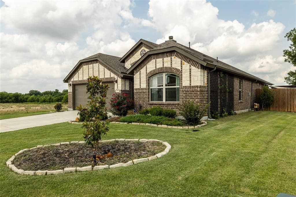 144 Creekside Dr