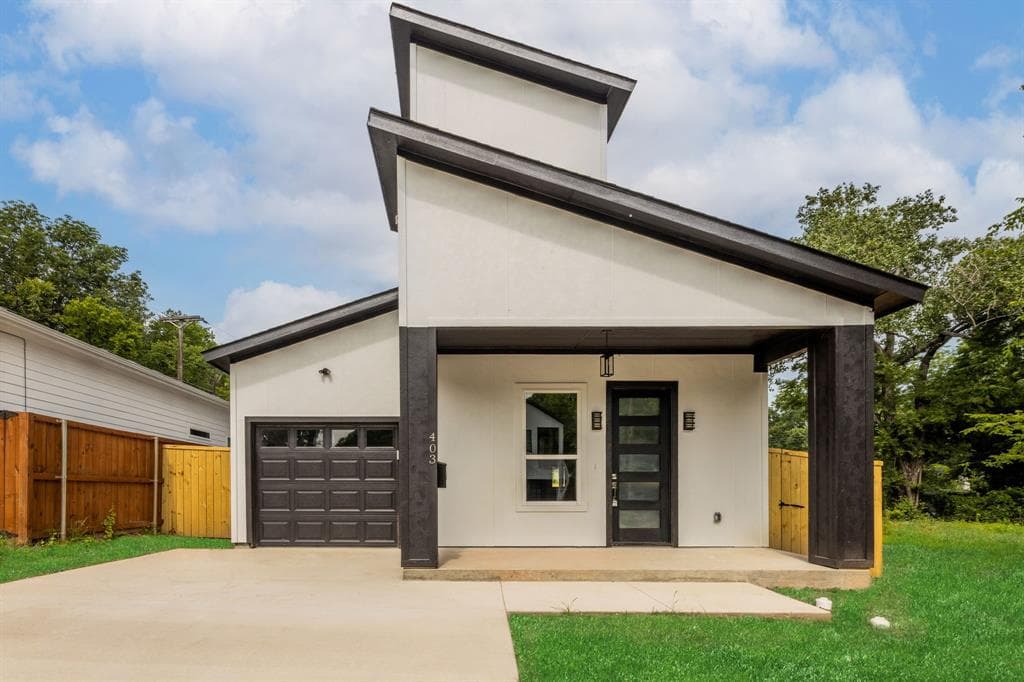 403 Bobbie St