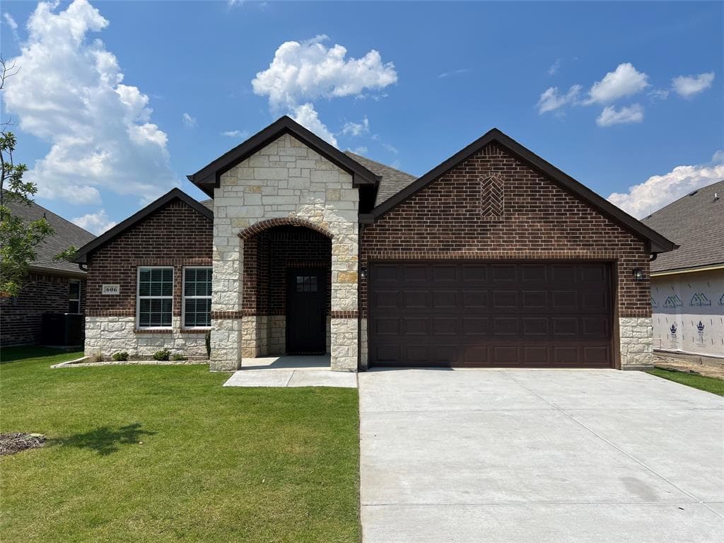 606 Tippit Ln