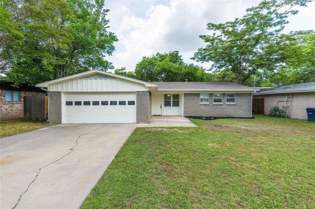 2425 Foxcroft Cir