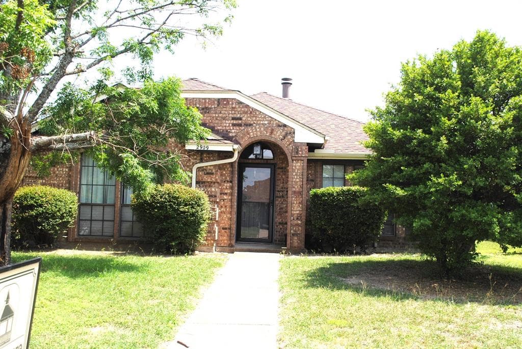 2909 Lawndale Dr