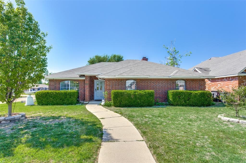 3925 Blue Pond Cir