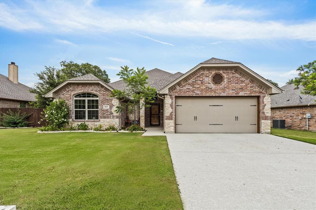 211 Donna Cir