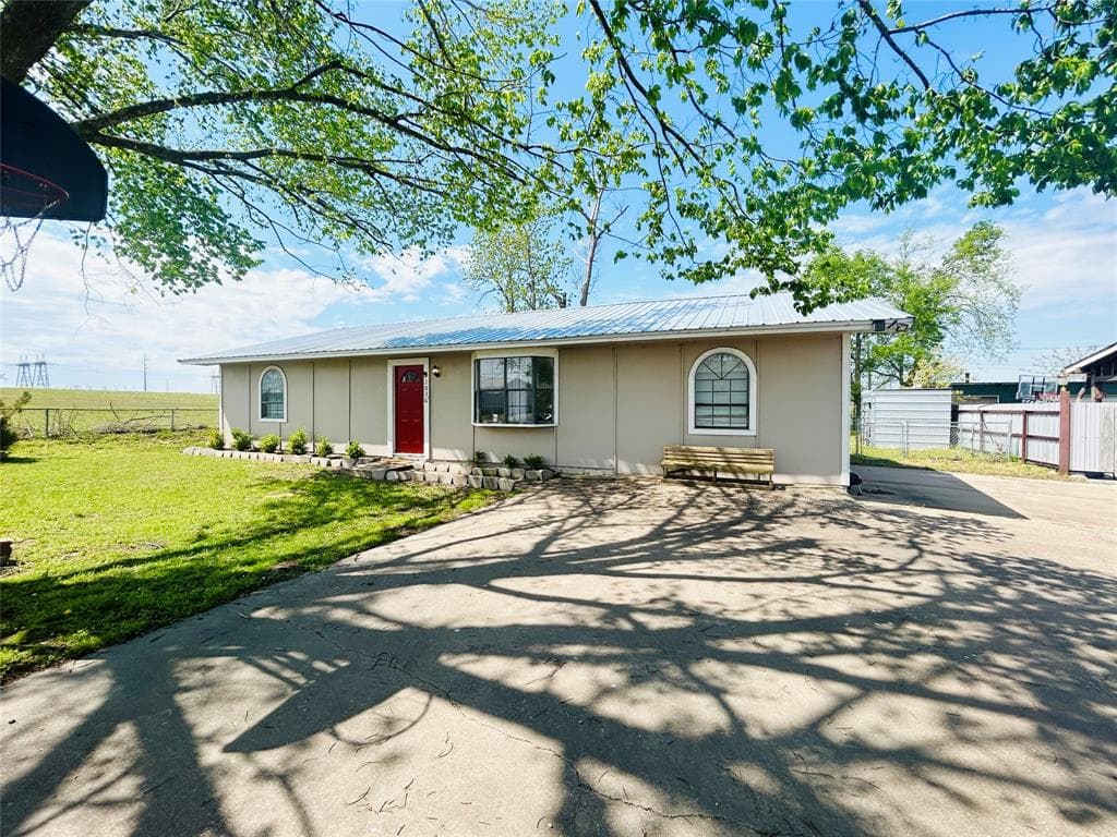 1036 Farm Road 2297