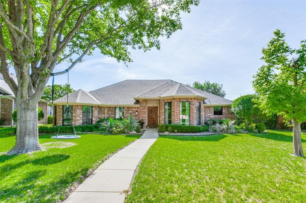 2906 Foxcreek Dr