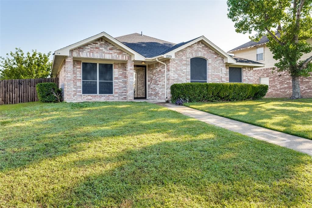 1329 Rosewood Ln