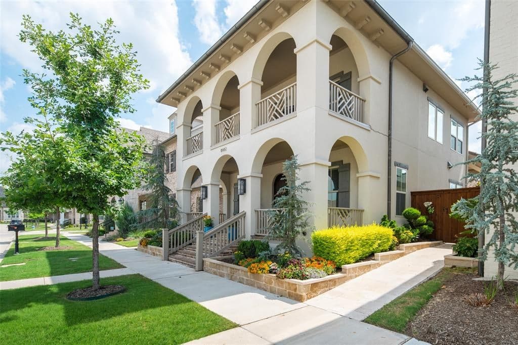 8482 Howell Dr