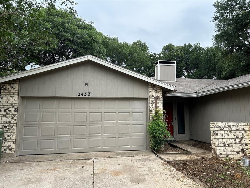 2433 Heathercrest Dr