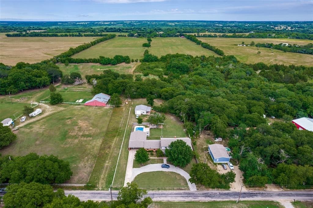1114 Jp Cave Rd