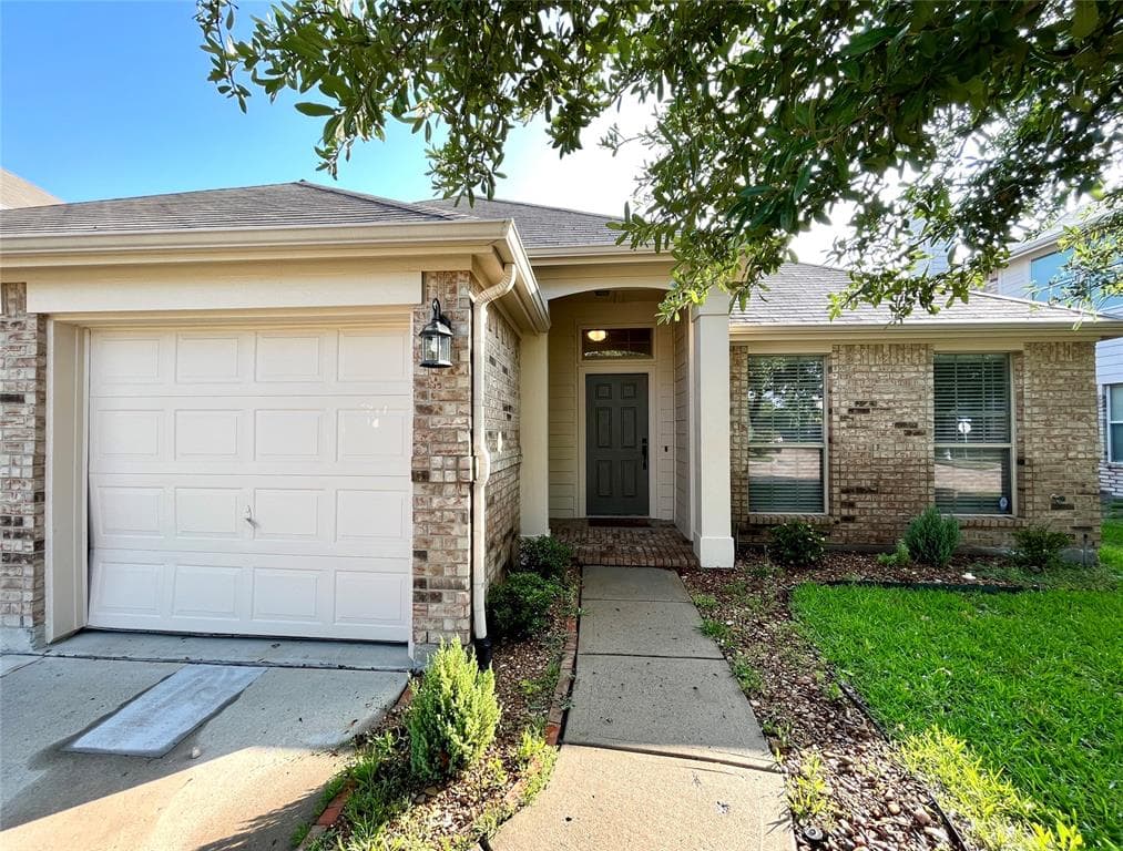 402 Sugarberry Ln