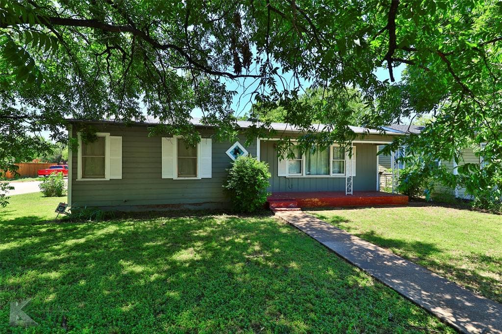 3201 Russell Ave