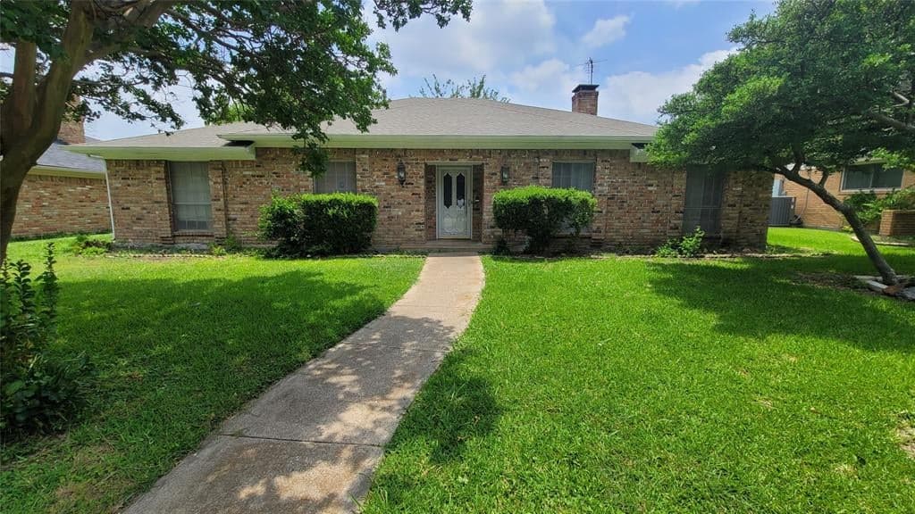 806 Hillsdale Dr
