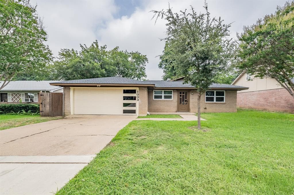 1003 Darlene Ln