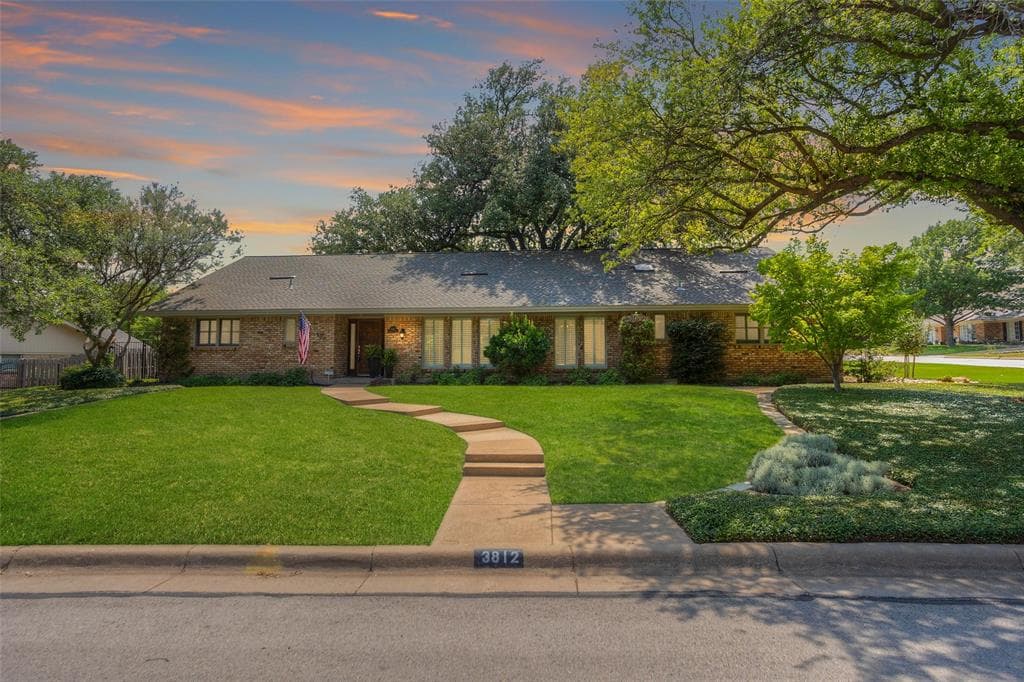 3812 Summercrest Dr