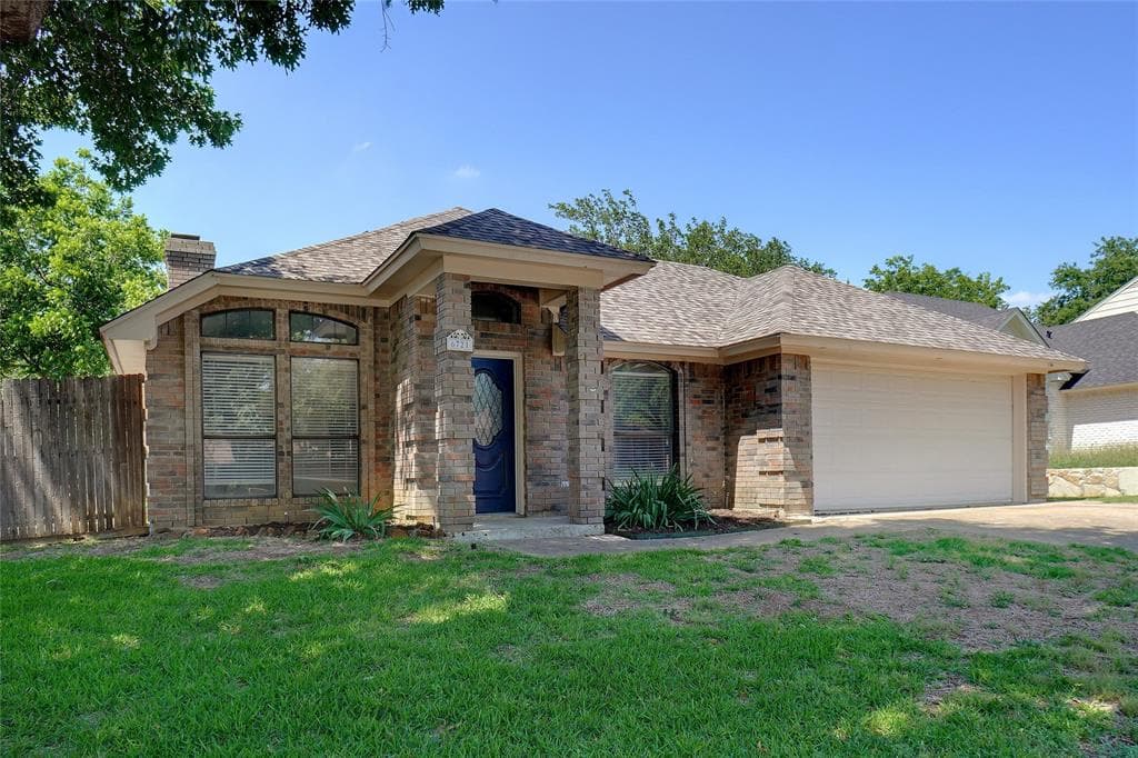 6721 Parkwood Dr