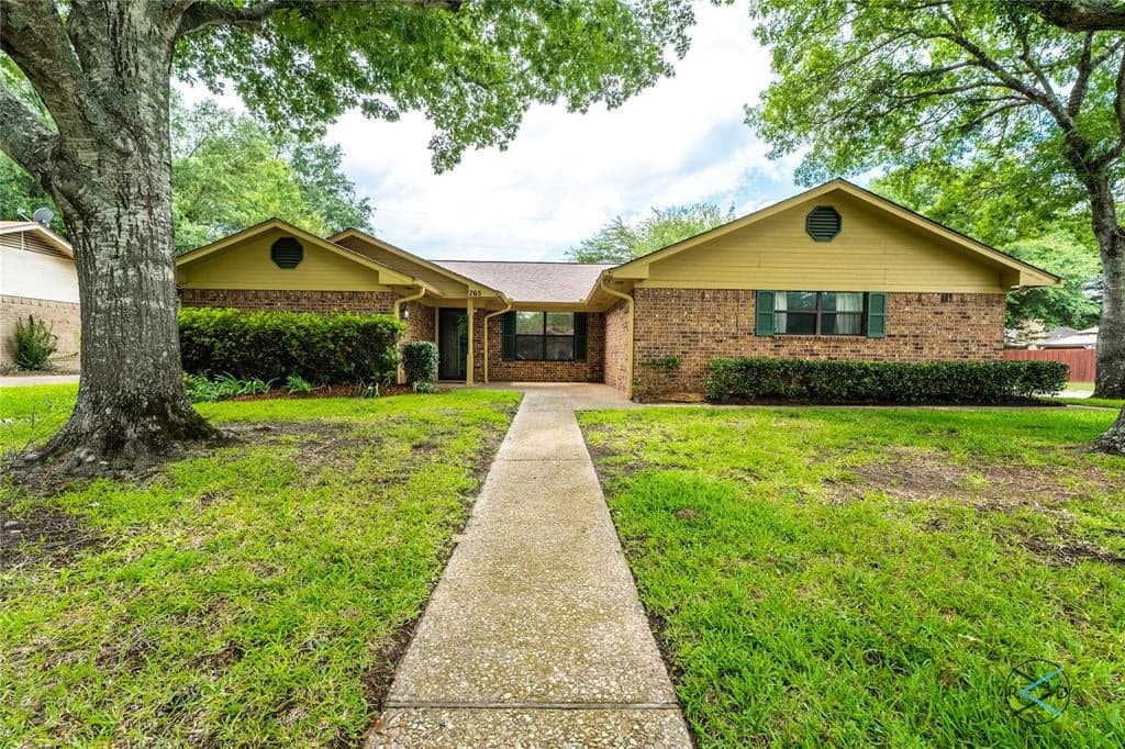 765 Southwood Dr