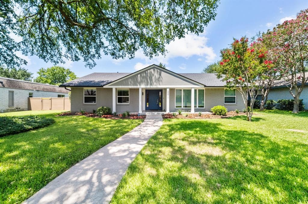 12211 Snow White Dr