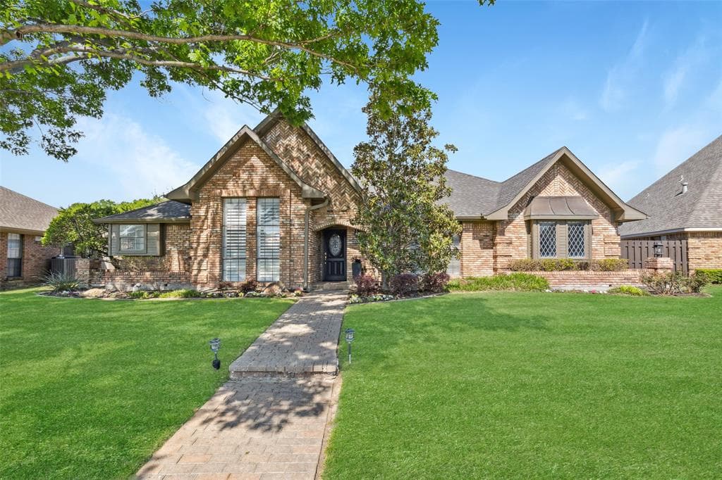 2532 Willowdale Dr