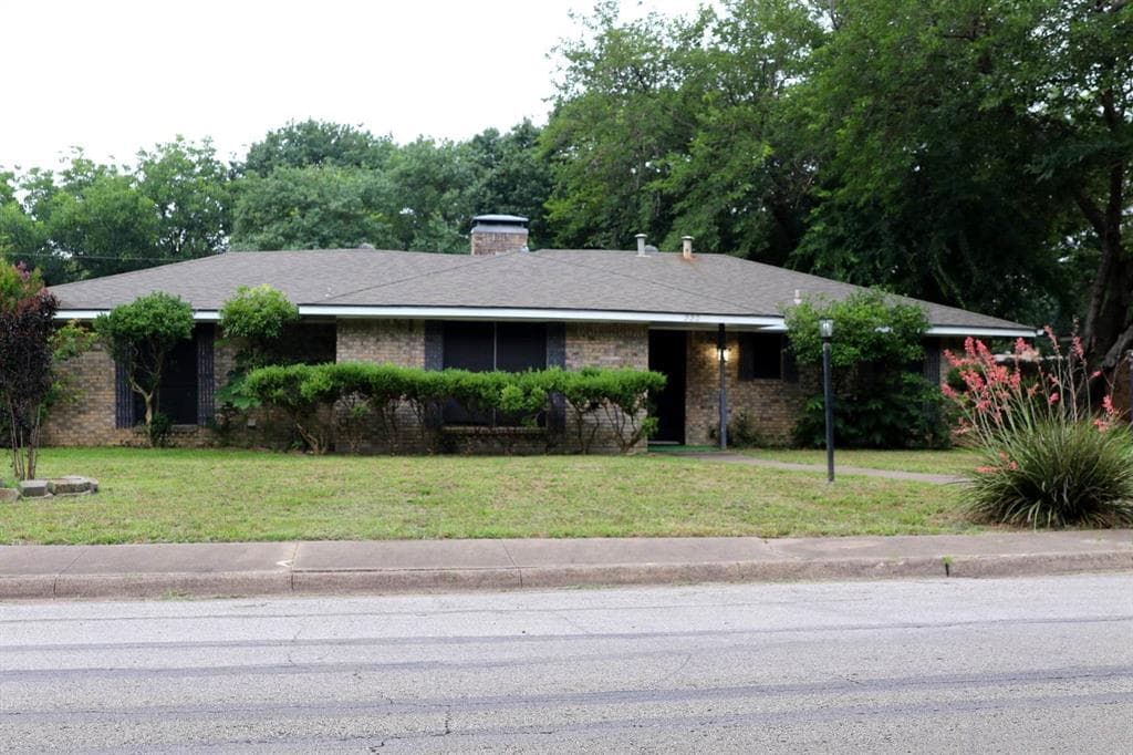 220 Bailey Dr