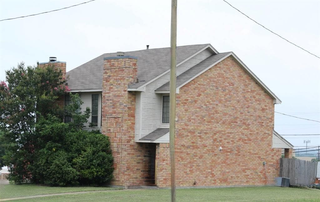828 Red Bud Dr