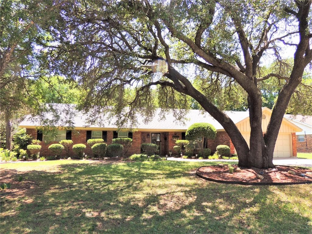 2302 Brook Hollow Dr