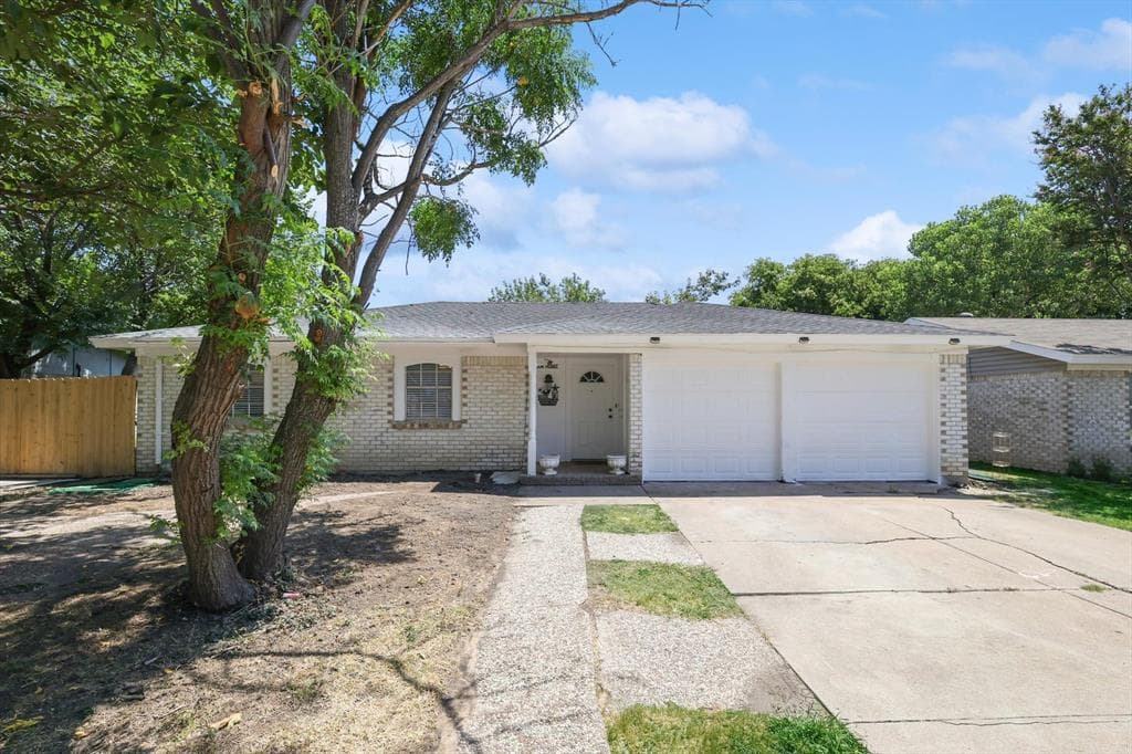 716 Heathcliff Dr