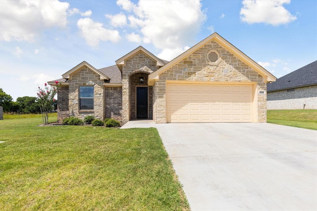 3332 Windcrest Dr