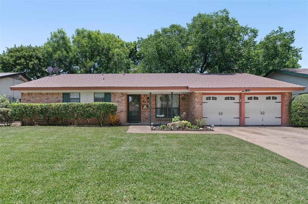 1209 Royal Ter