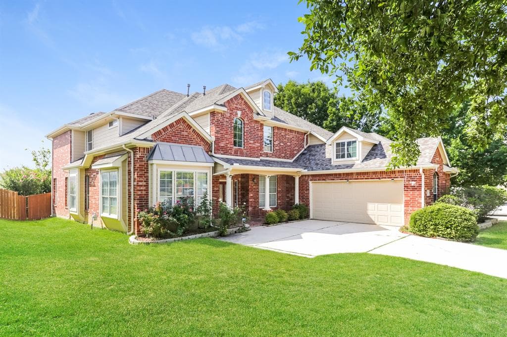515 E Sandra Ln