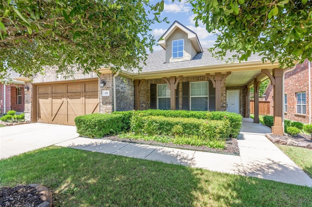 315 Serenade Ln