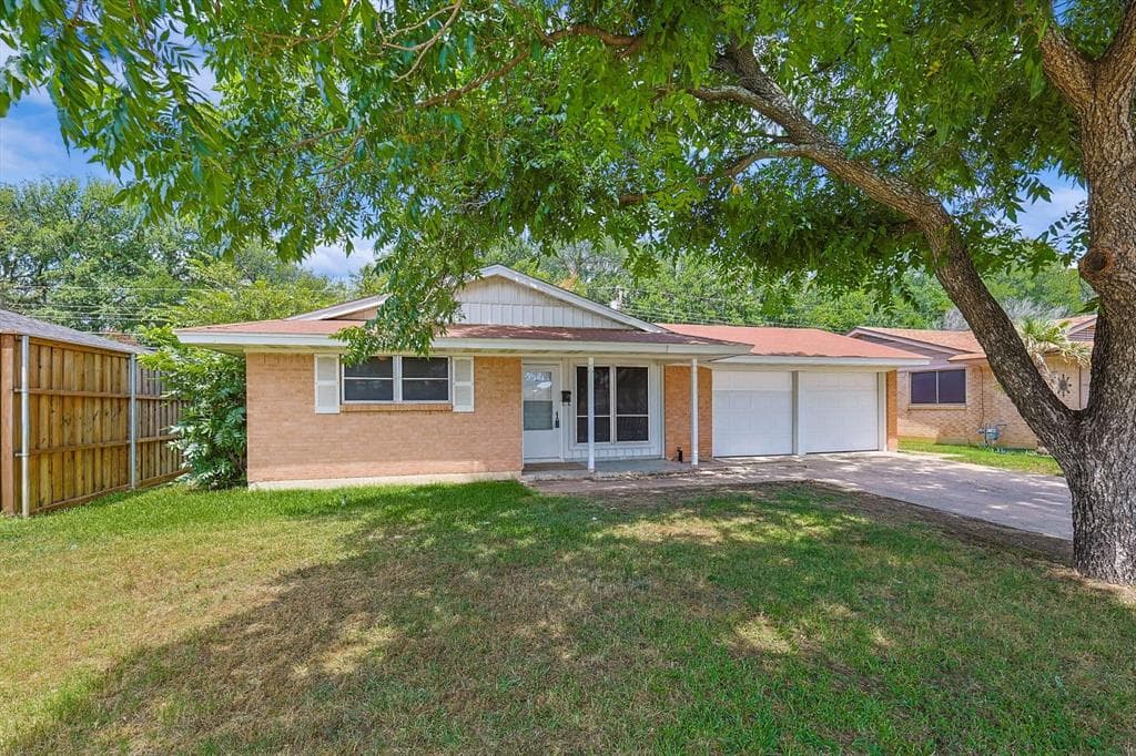 811 Elaine Dr