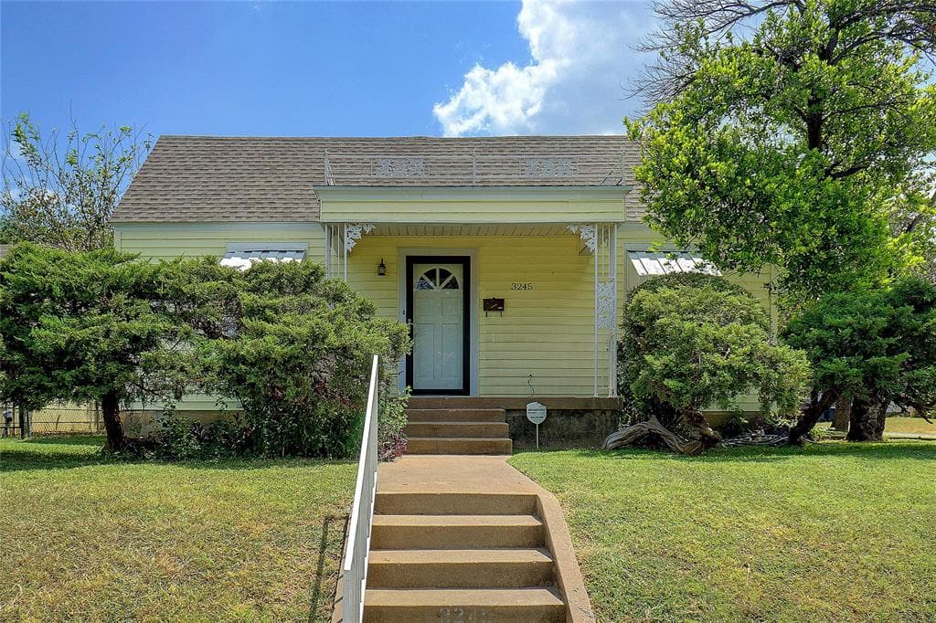 3245 8th Ave
