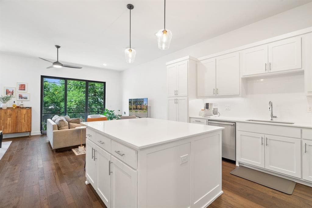 160 W Canty St Unit 203