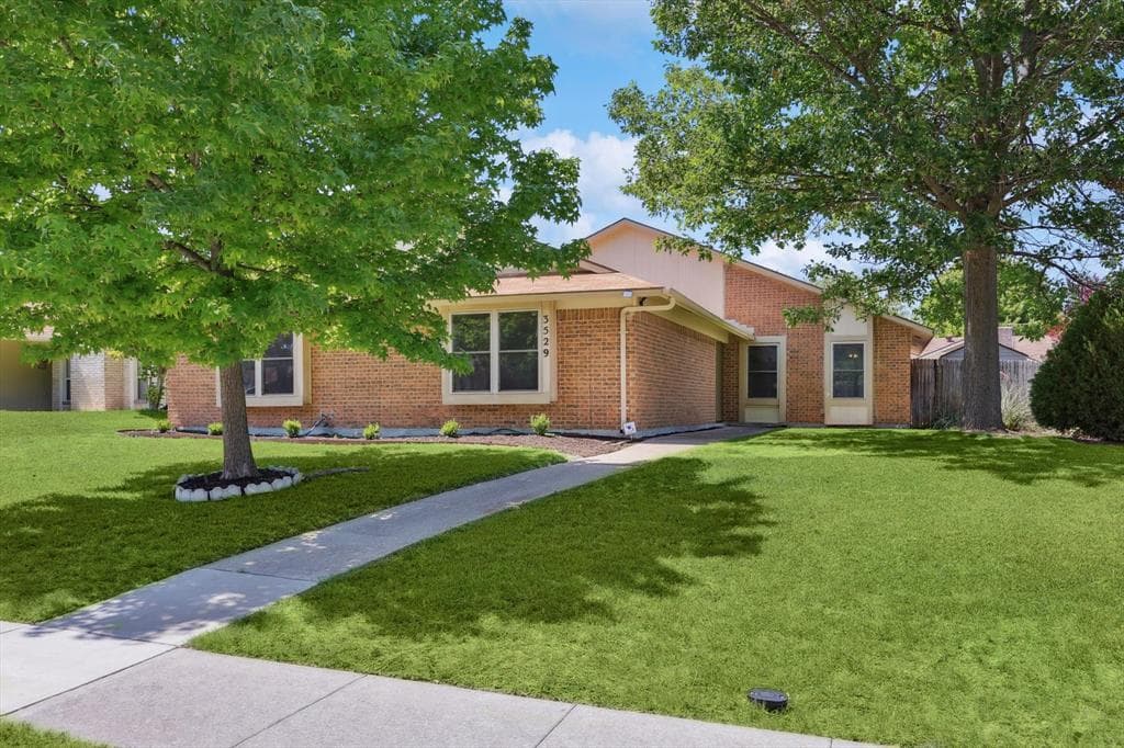 3529 Marwick Dr
