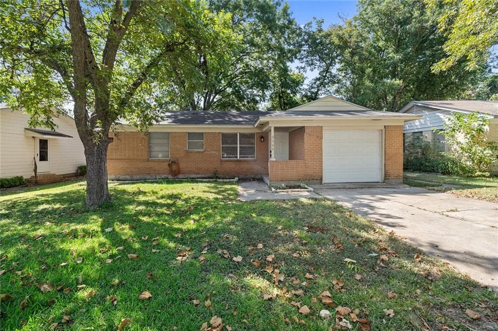 3304 Cloverleaf Dr