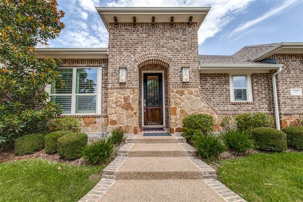 405 Sir Torin Ln