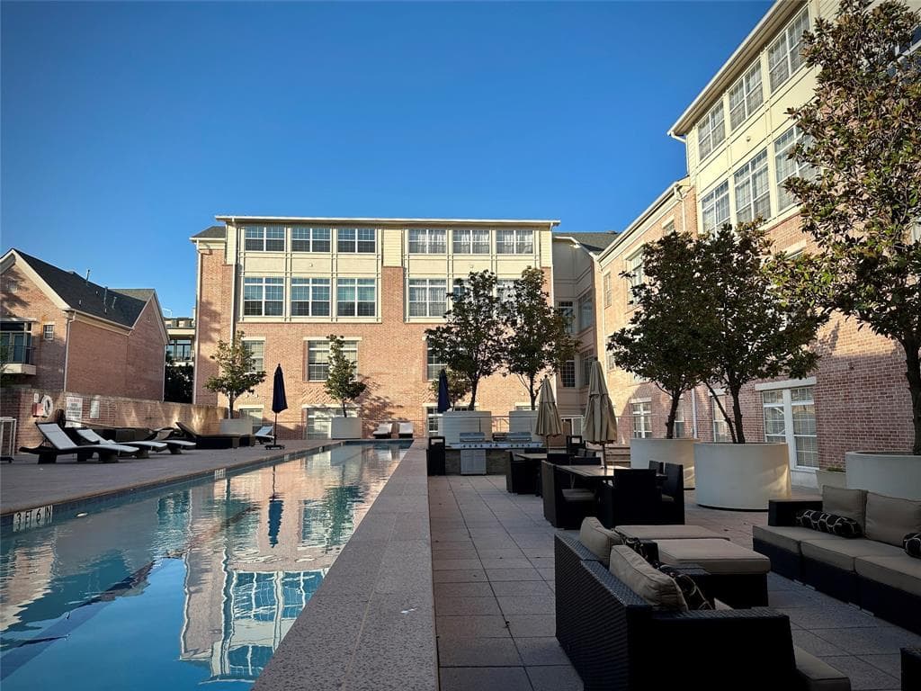 2305 Worthington St Apt 302