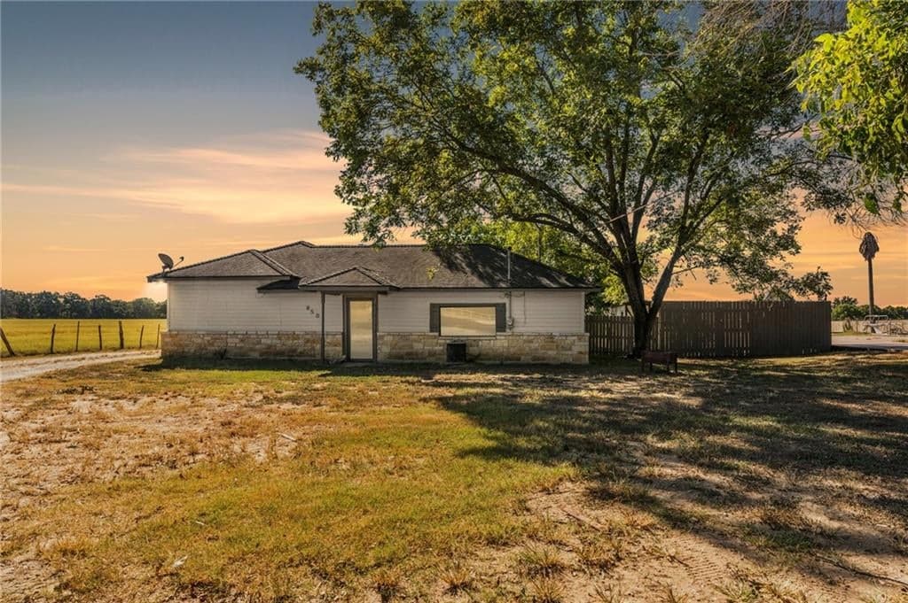 850 E Central
